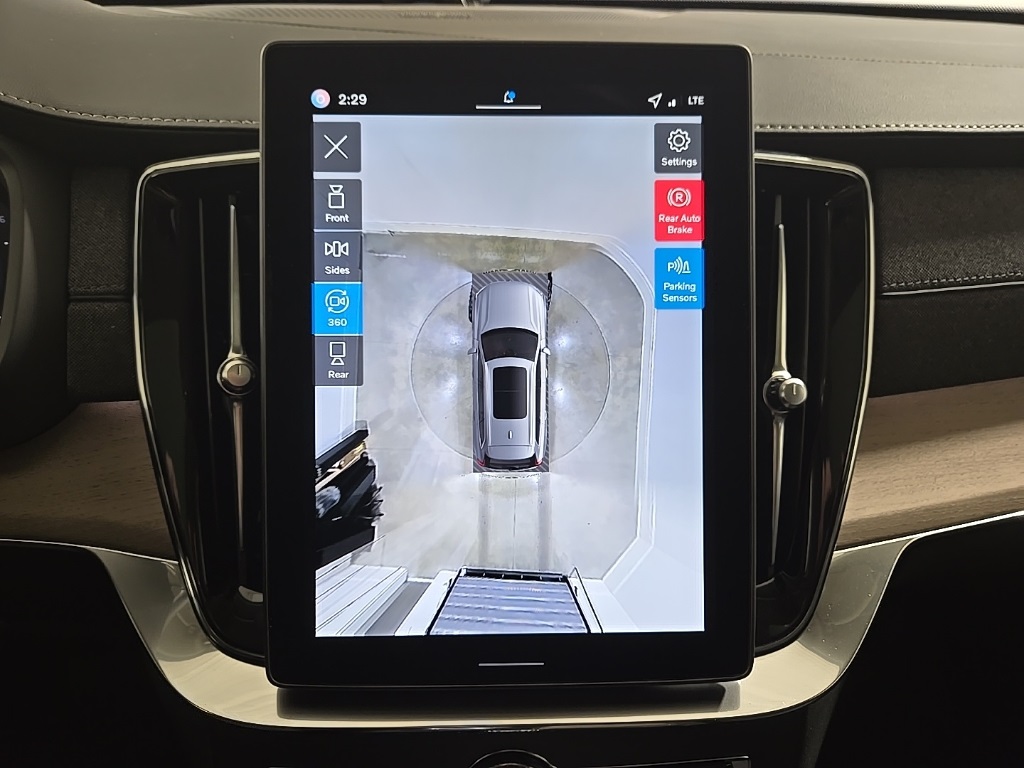2026 Volvo XC90 Plus photo 17