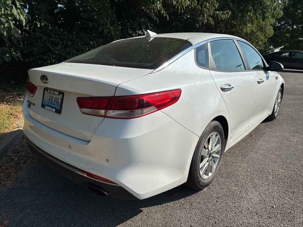 2018 Kia Optima LX photo 3