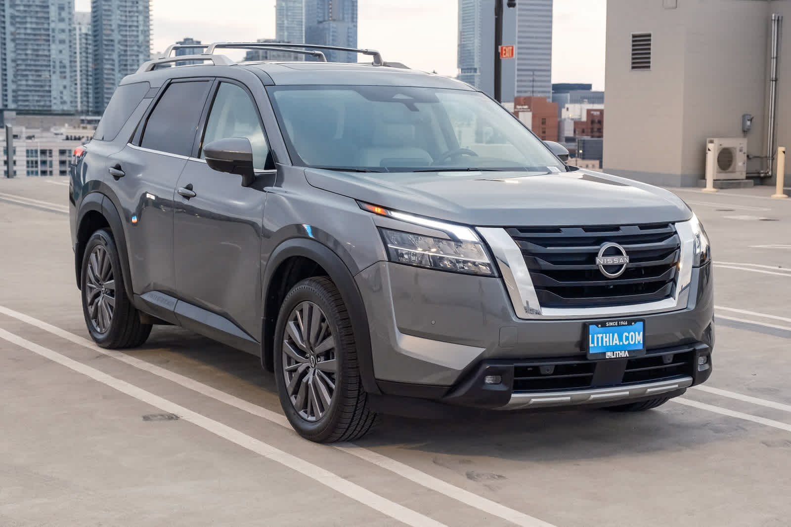 2022 Nissan Pathfinder SL photo 3