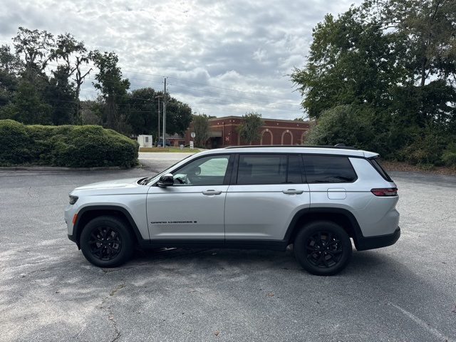 2024 Jeep Grand Cherokee Altitude photo 3
