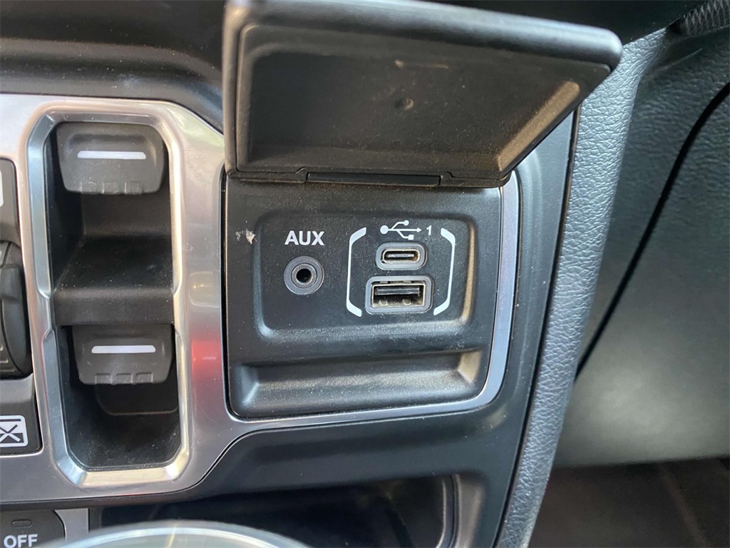 2020 Jeep Gladiator Rubicon photo 21