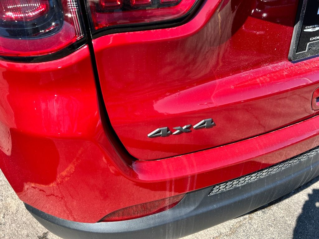 2025 Jeep Compass Latitude photo 2