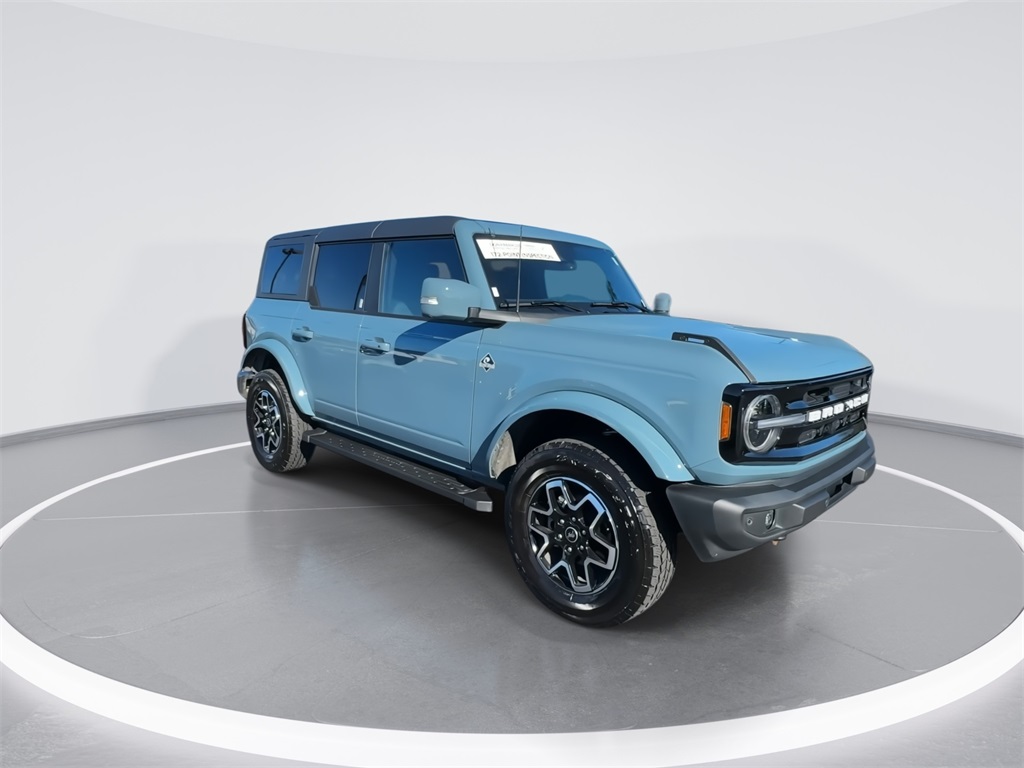 2023 Ford Bronco Outer Banks photo 2