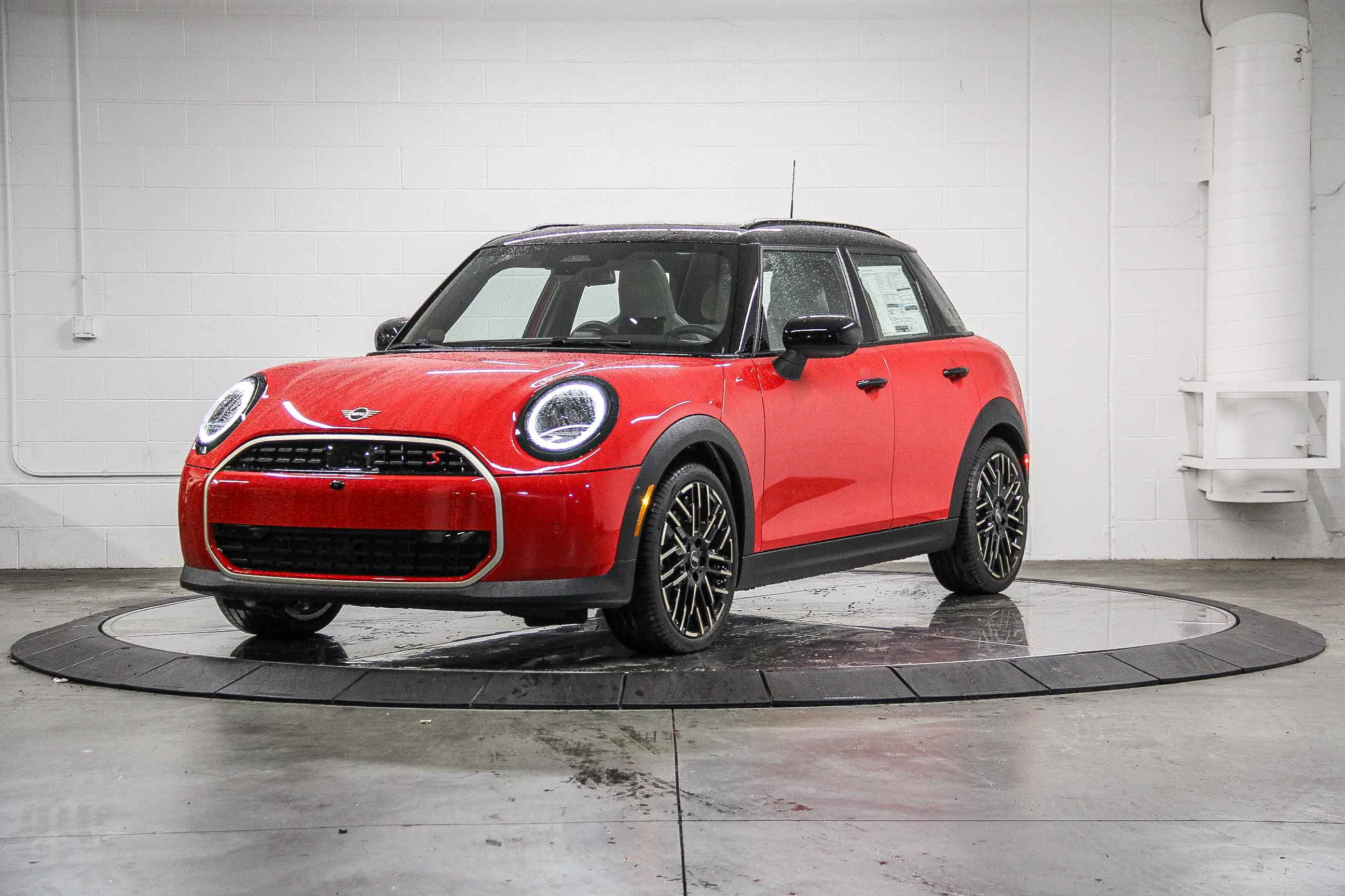 2026 Mini Cooper Hardtop S 4 Door Iconic photo 3