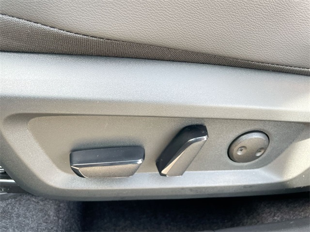 2025 Nissan Rogue SV photo 19