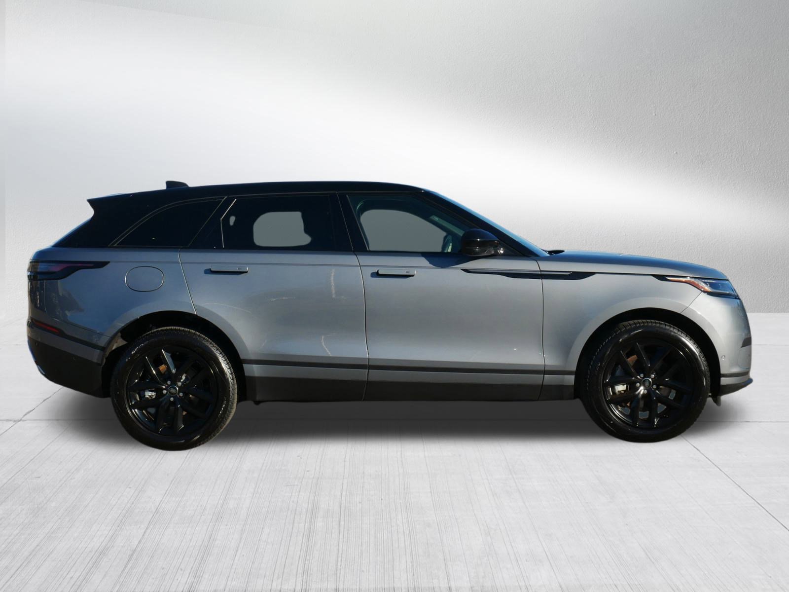 2025 Land Rover Range Rover Velar S photo 4