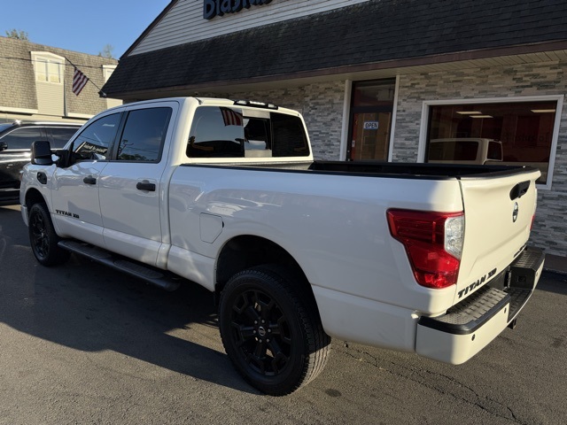 2018 Nissan Titan SV photo 3
