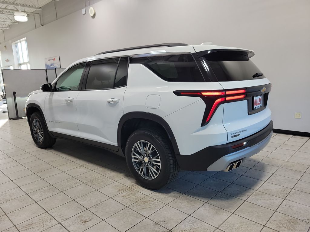 2024 Chevrolet Traverse photo 3