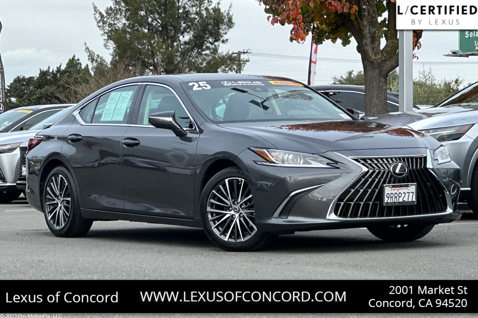 2025 Lexus ES Hybrid 300h's photo