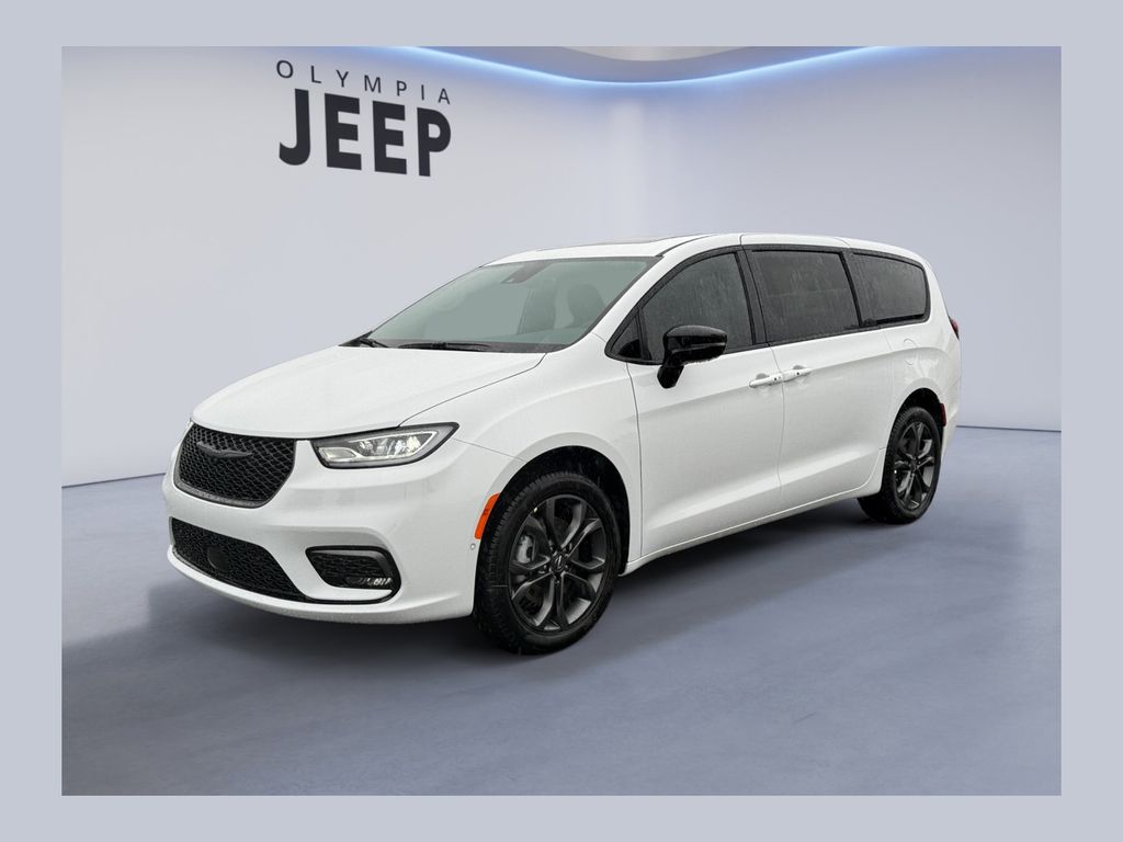 2026 Chrysler Pacifica Select's photo