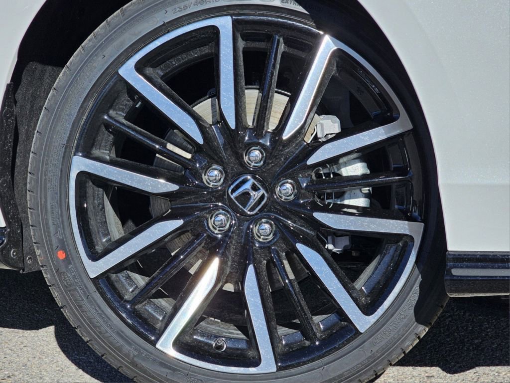 2025 Honda Accord Hybrid Touring photo 2