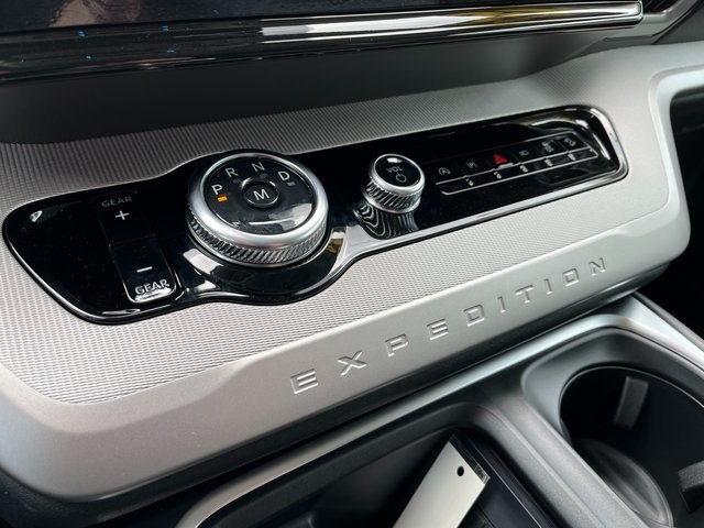 2025 Ford Expedition MAX photo 36
