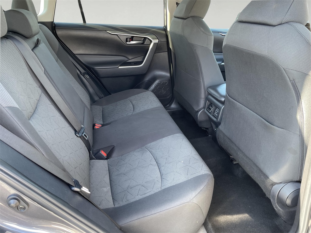 2022 Toyota RAV4 XLE photo 12