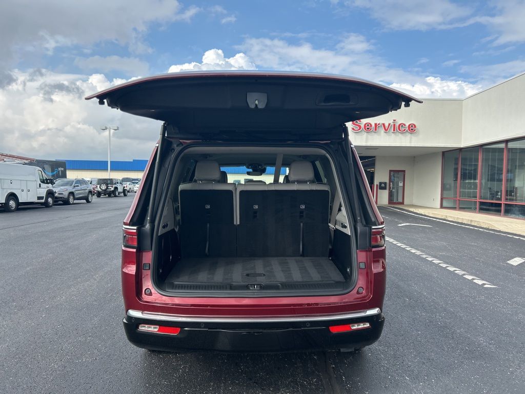 2024 Jeep Wagoneer Base photo 13