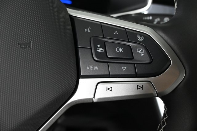 2025 Volkswagen Taos SE photo 10