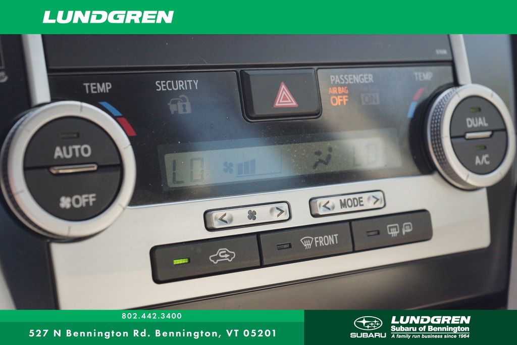 2013 Toyota Camry Hybrid LE photo 28