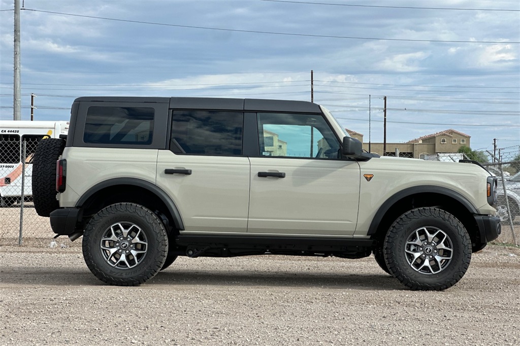 2025 Ford Bronco Badlands photo 3
