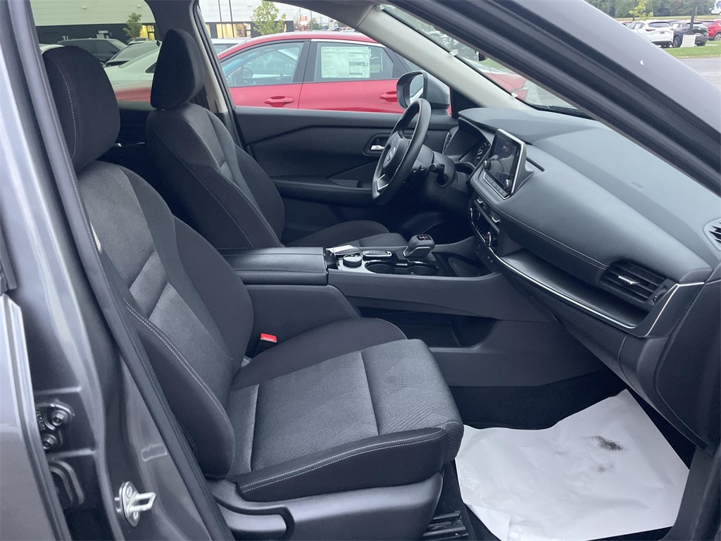 2024 Nissan Rogue SV photo 13