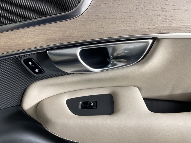 2025 Volvo XC90 Core photo 11