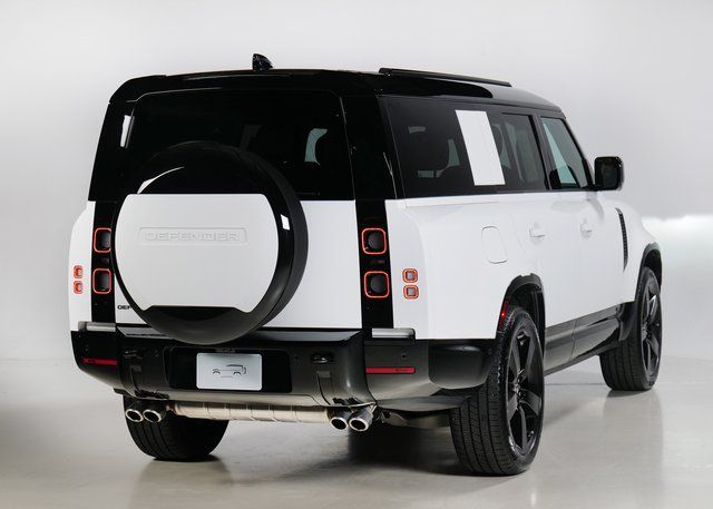 2025 Land Rover Defender 130 V8 photo 2