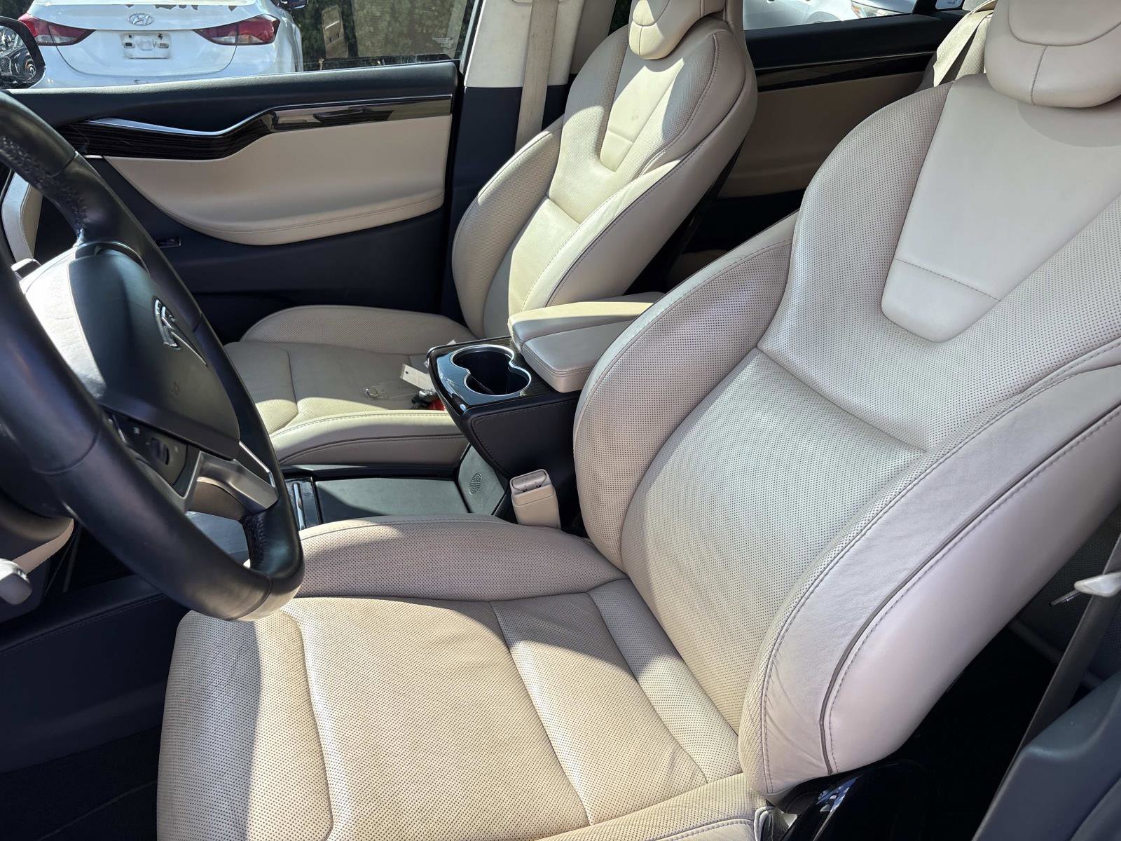 2016 Tesla Model X 90D photo 24