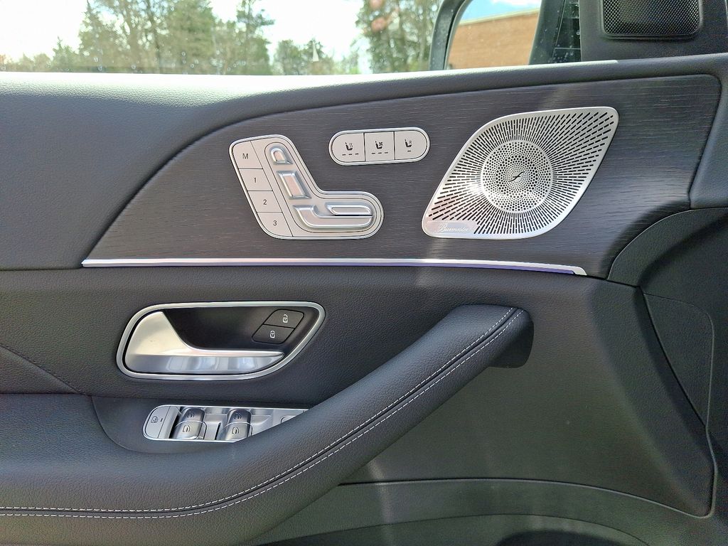 2025 Mercedes Benz GLE 580 4MATIC photo 4