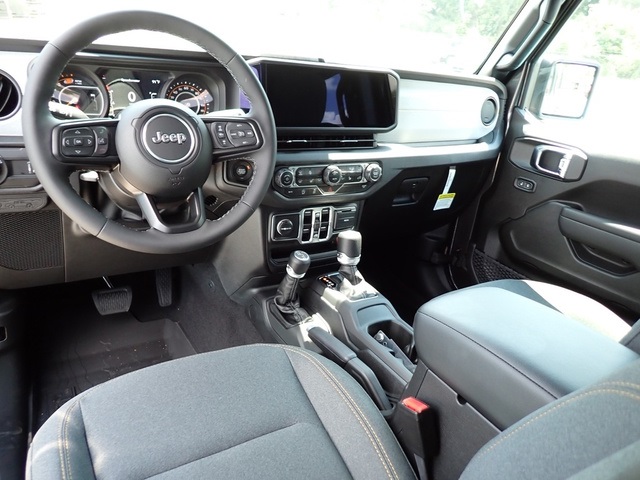 2025 Jeep Wrangler Sport S photo 14