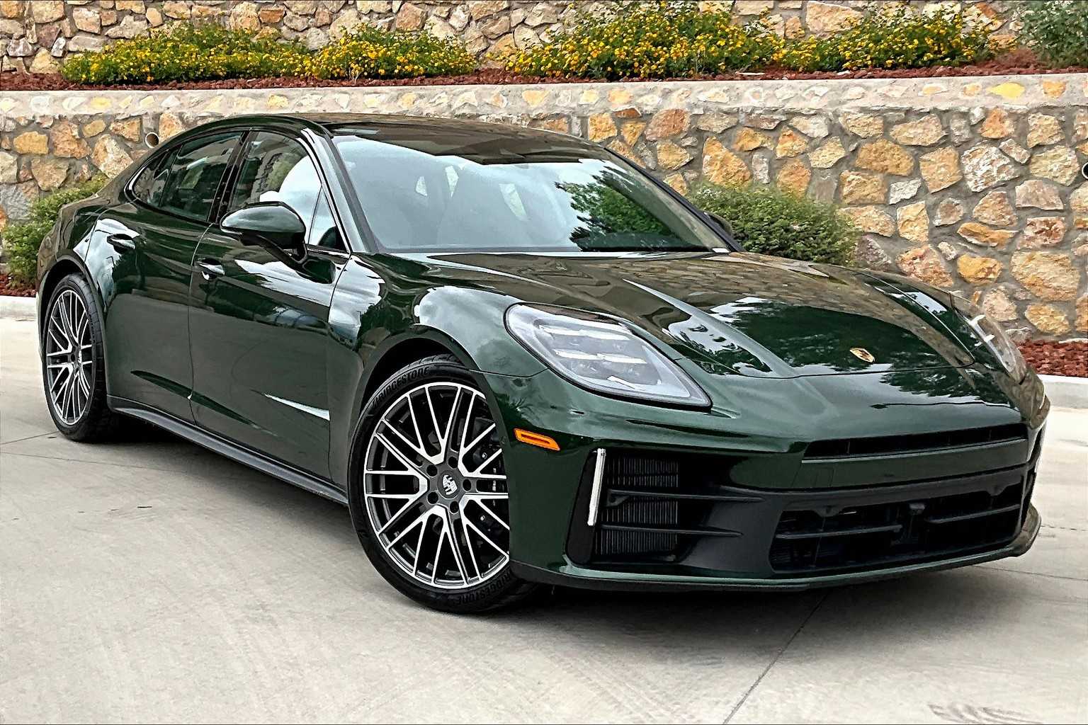 2025 Porsche Panamera 4 photo 9