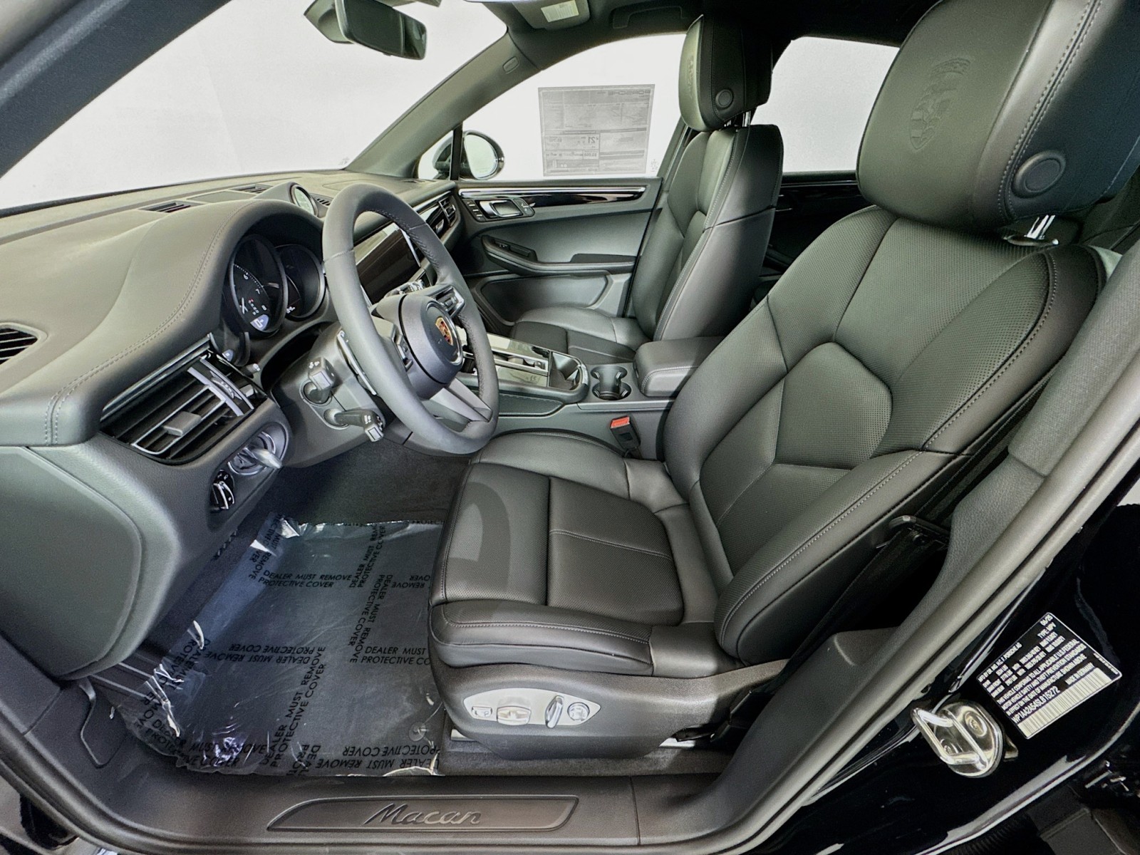 2025 Porsche Macan T photo 4