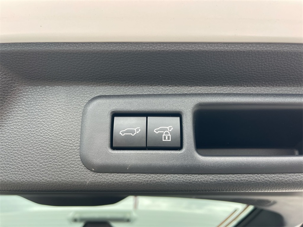 2025 Toyota Sequoia Platinum photo 28