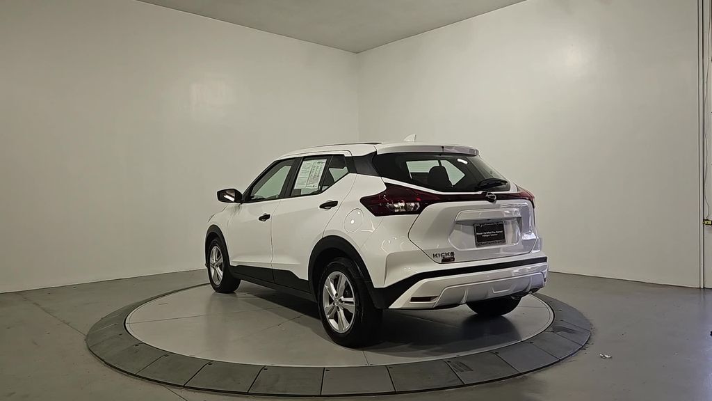 2024 Nissan Kicks S photo 3