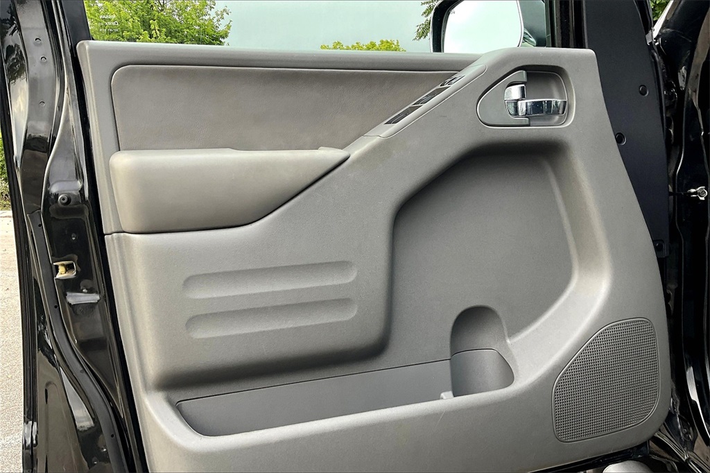 2019 Nissan Frontier SL photo 21