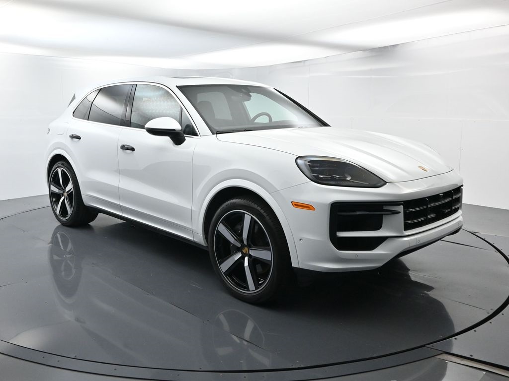 2024 Porsche Cayenne Base photo 14