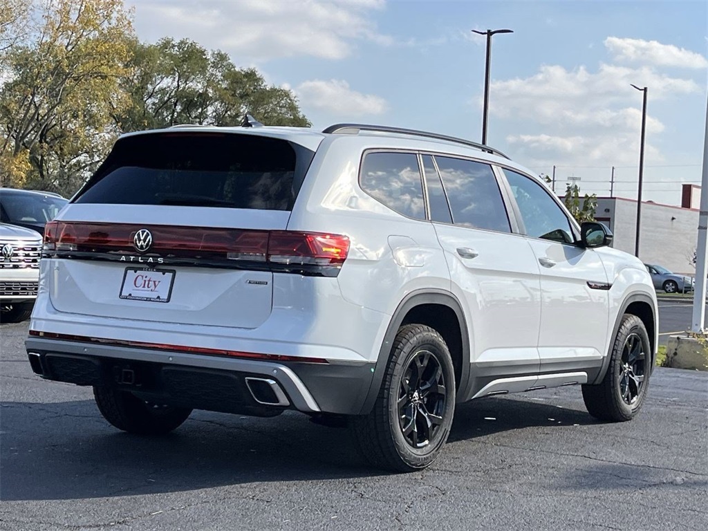 2025 Volkswagen Atlas Peak Edition photo 8