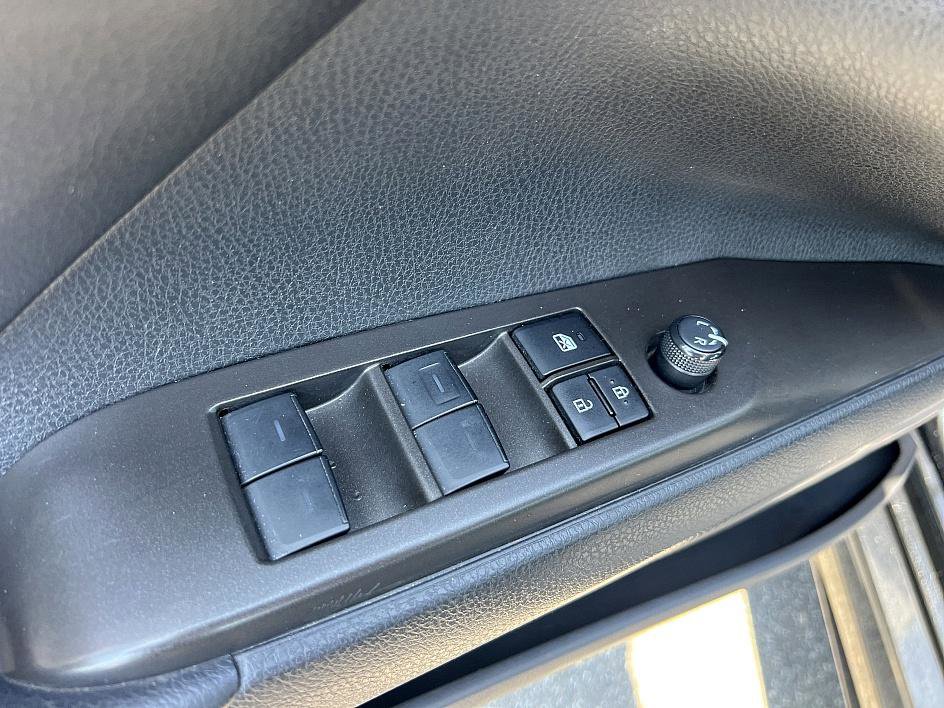2024 Toyota Camry SE photo 18