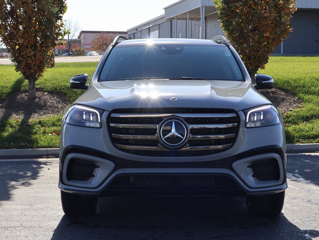 2025 Mercedes Benz GLS 450 4MATIC photo 2