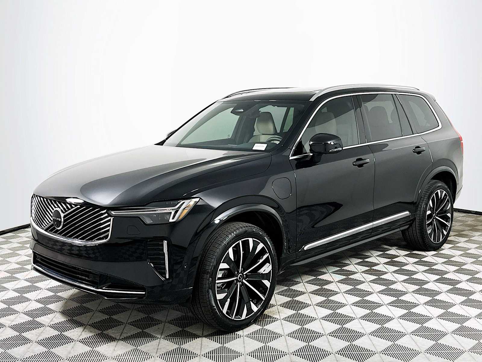 2025 Volvo XC90 Plus photo 3