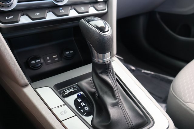 2020 Hyundai Elantra SEL photo 23
