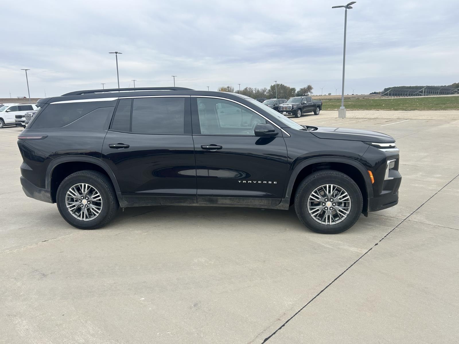 2025 Chevrolet Traverse photo 4
