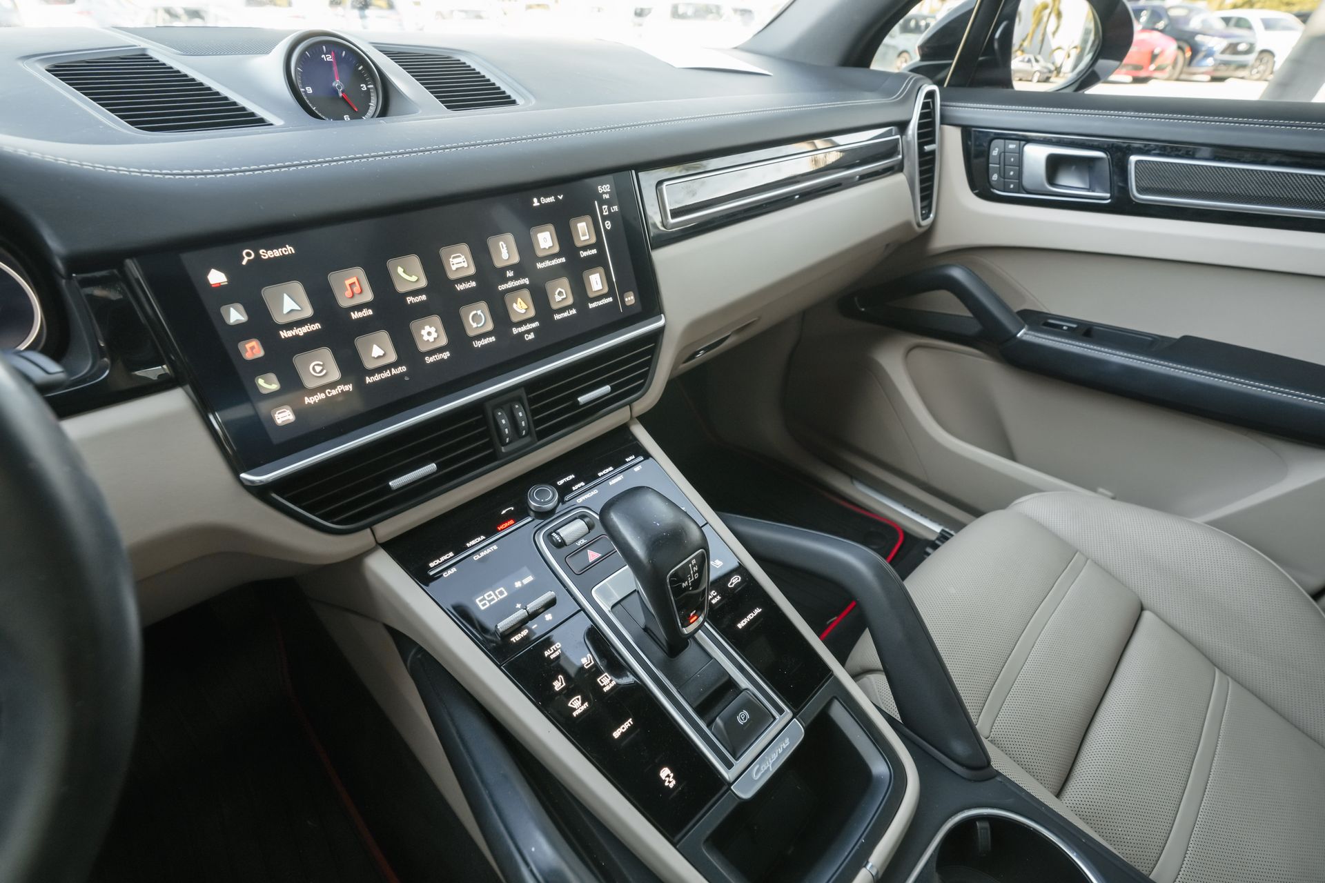 2023 Porsche Cayenne Platinum Edition photo 27