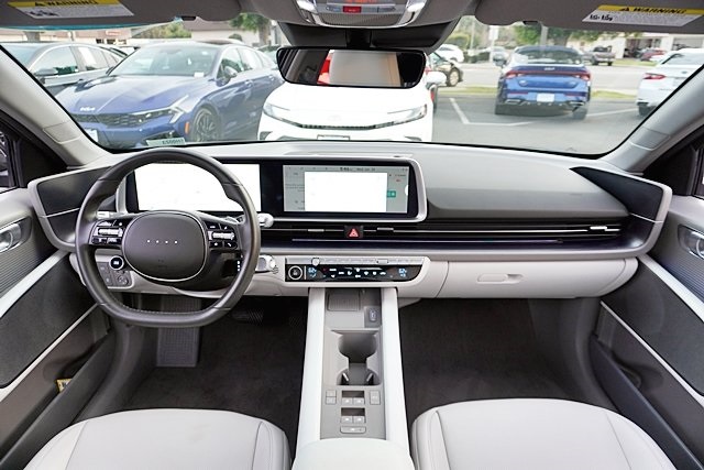 Used 2023 Green Hyundai SEL image 16