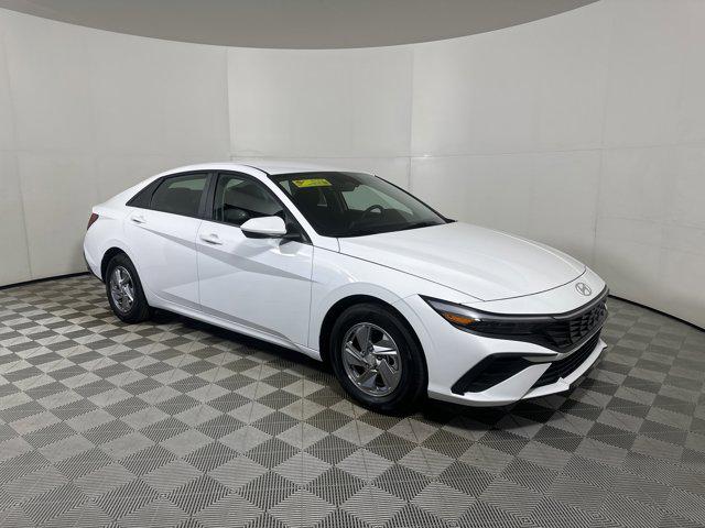 2025 Hyundai Elantra SE's photo
