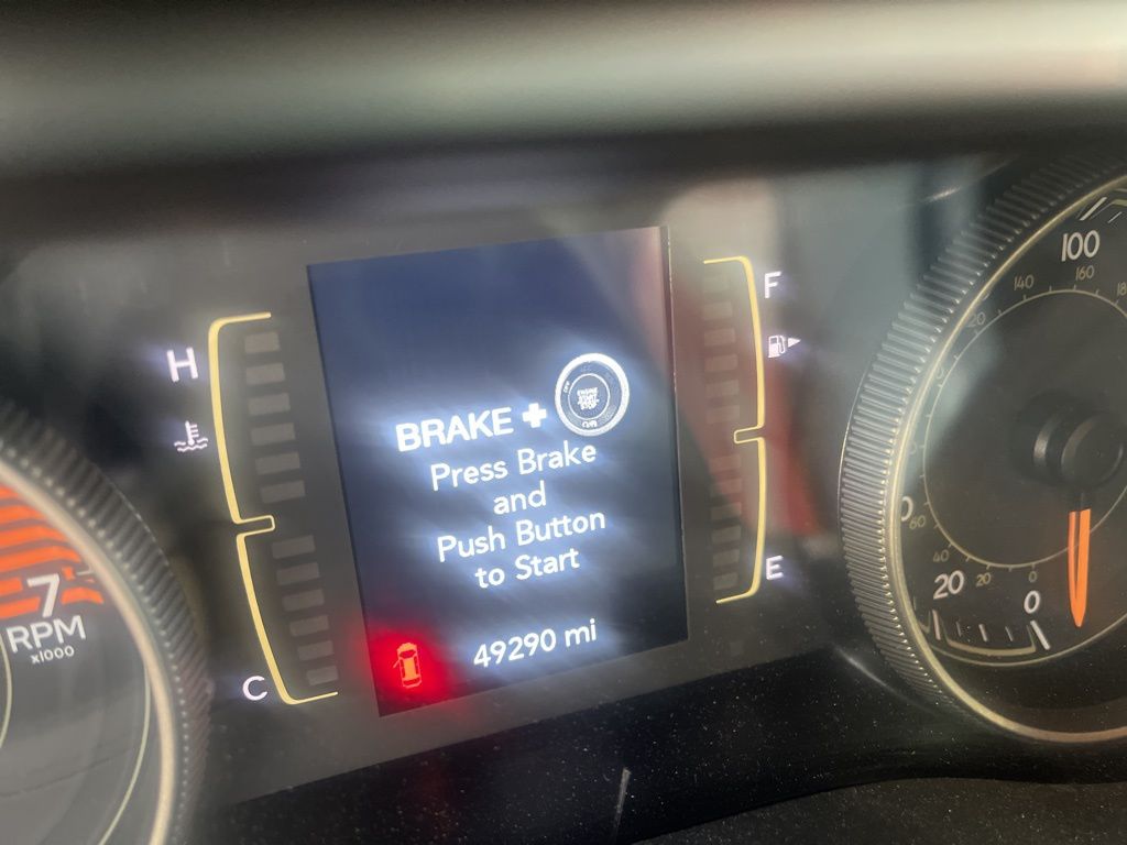 2019 Jeep Cherokee Altitude photo 2