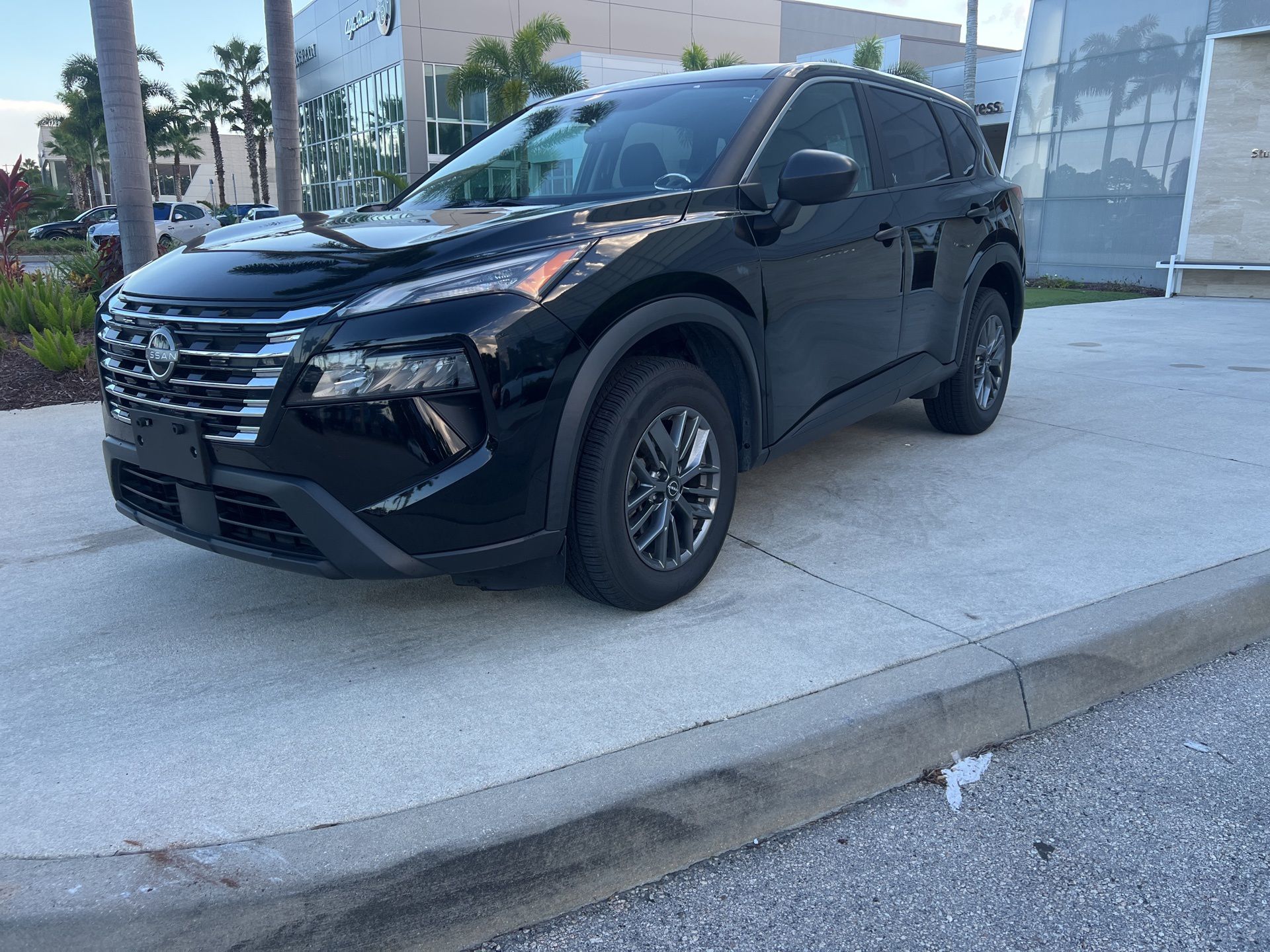 2024 Nissan Rogue S photo 2