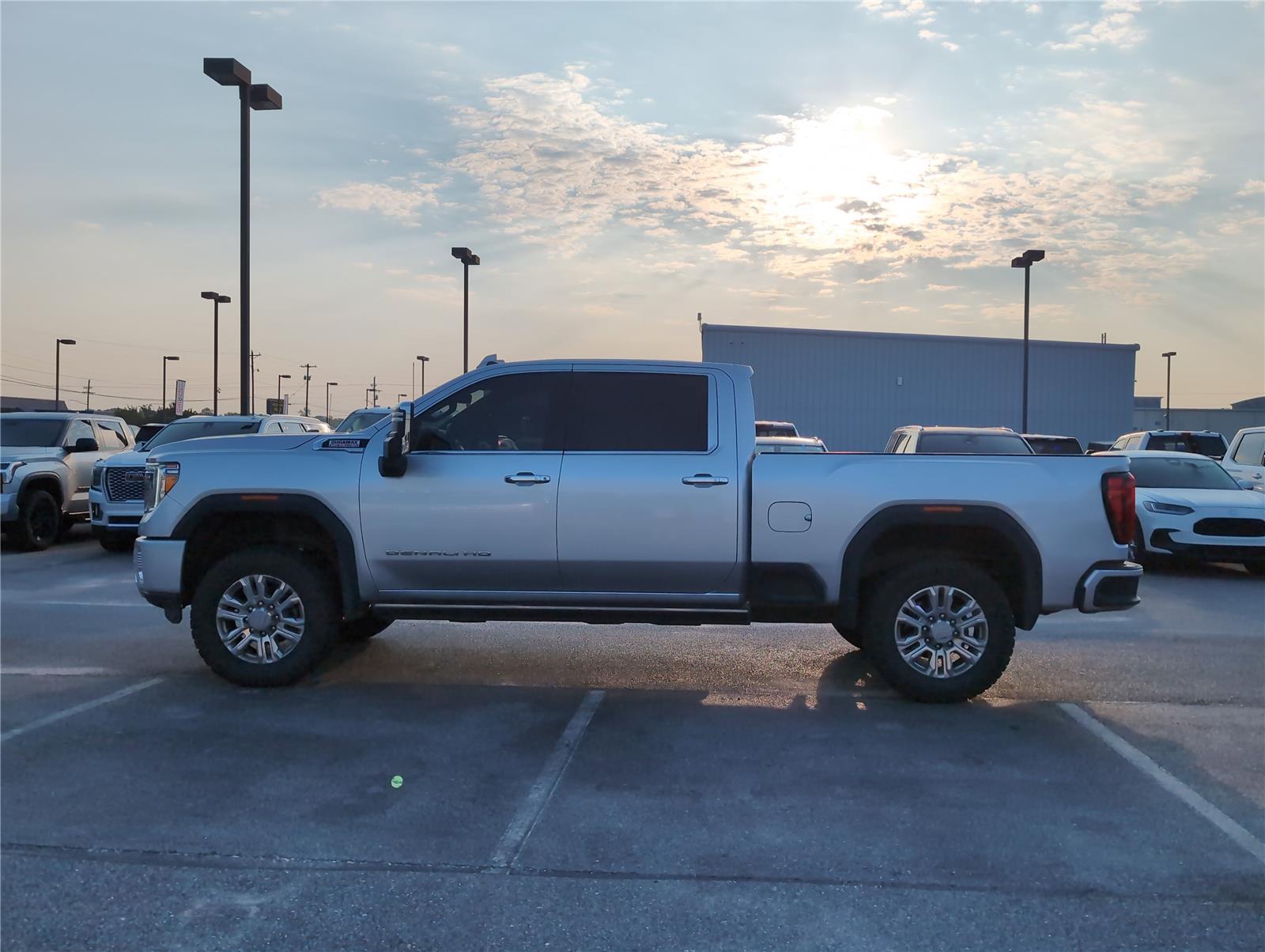 2022 Gmc Sierra 2500 HD Denali photo 2