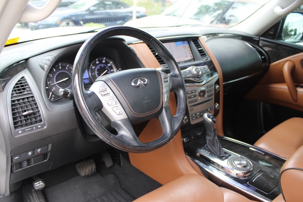 2019 Infiniti QX80 Luxe photo 2