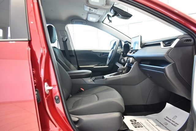 2025 Toyota RAV4 LE photo 12