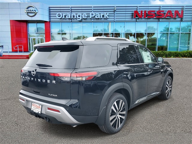 2025 Nissan Pathfinder Platinum photo 2