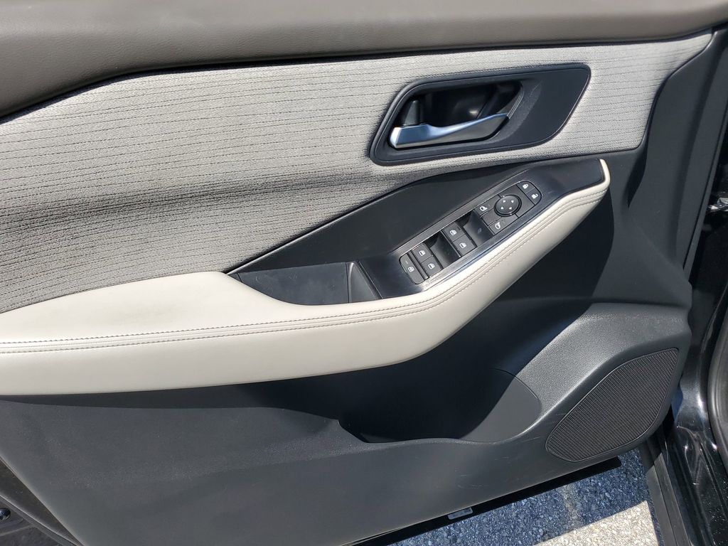 2023 Nissan Rogue SV photo 38