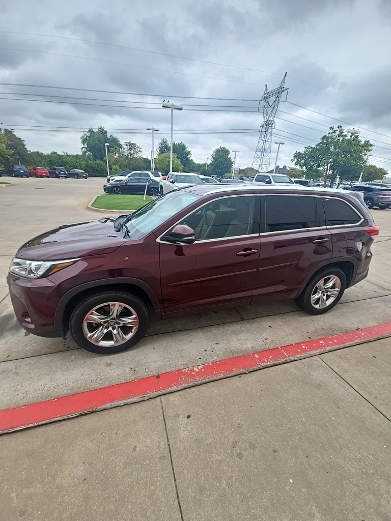 2018 Toyota Highlander Limited Platinum photo 2